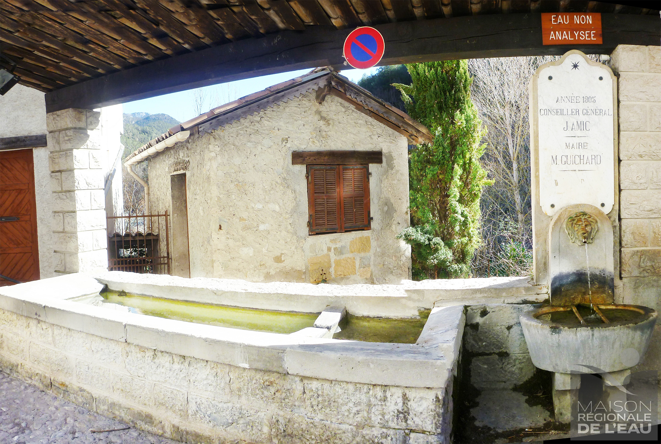 Fontaine et lavoir de Roquestéron
